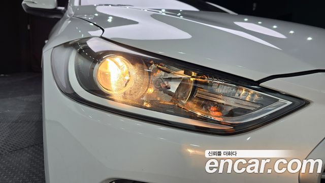 Hyundai AVANTE 2016 — photo 8