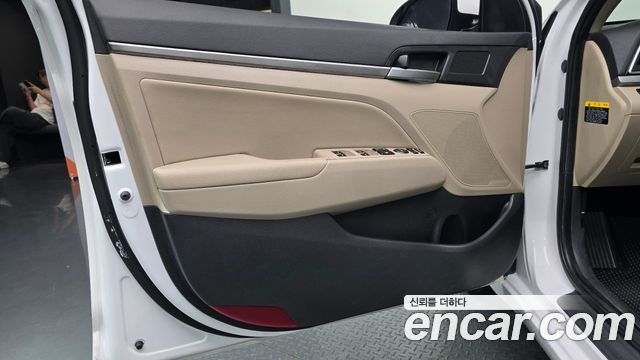 Hyundai AVANTE 2016 — photo 14