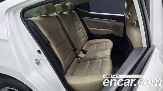 Hyundai AVANTE 2016 — photo 16