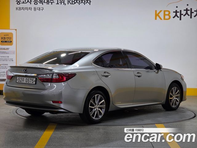 Lexus ES 2016 — photo 7
