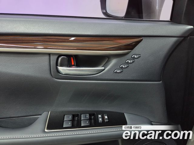 Lexus ES 2016 — photo 9