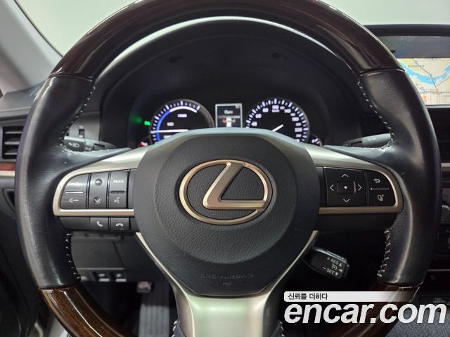 Lexus ES 2016 — photo 11