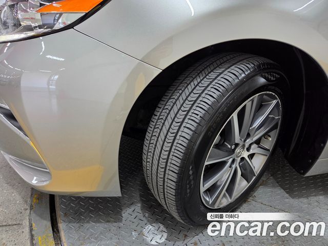 Lexus ES 2016 — photo 13