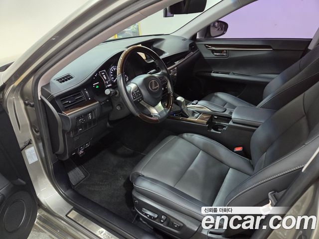 Lexus ES 2016 — photo 14