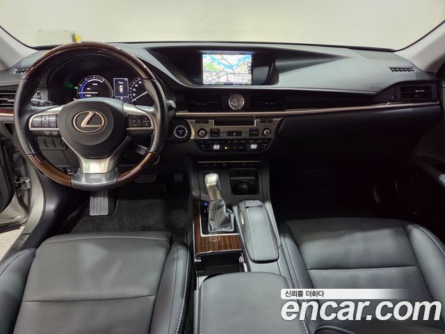Lexus ES 2016 — photo 15