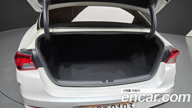 Kia K5 2022 — photo 32