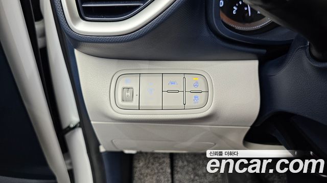 Hyundai Venue 2022 — photo 27