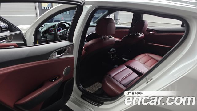 Kia Stinger 2018 — photo 17