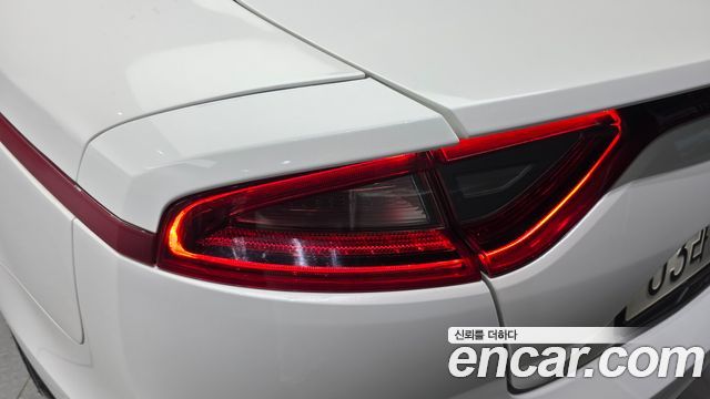 Kia Stinger 2018 — photo 9