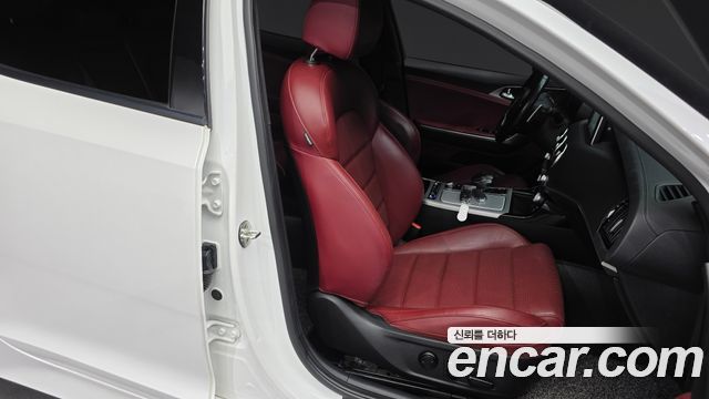 Kia Stinger 2018 — photo 16