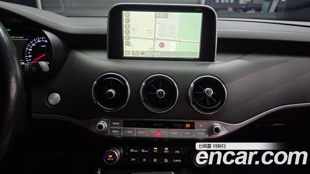 Kia Stinger 2018 — photo 29