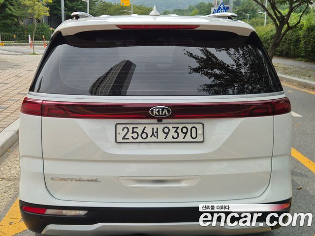 Kia Canival 2021 — photo 4