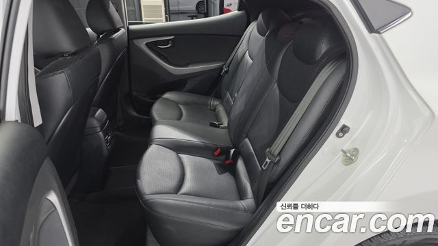 Hyundai AVANTE 2014 — photo 11