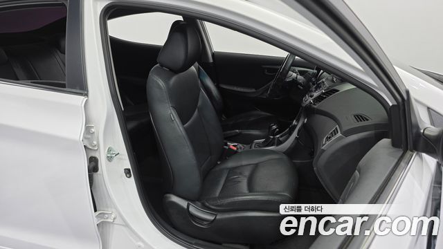 Hyundai AVANTE 2014 — photo 12
