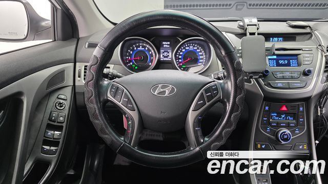 Hyundai AVANTE 2014 — photo 13