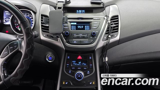 Hyundai AVANTE 2014 — photo 20