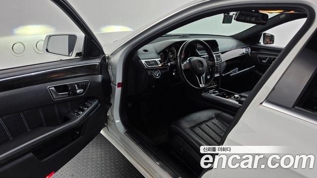 Mercedes-Benz E-Class 2014 — photo 10