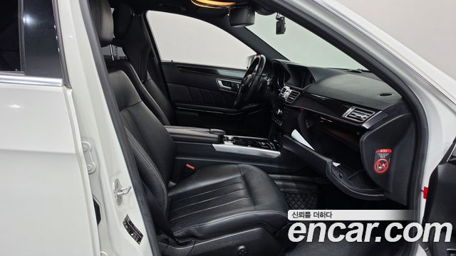 Mercedes-Benz E-Class 2014 — photo 11