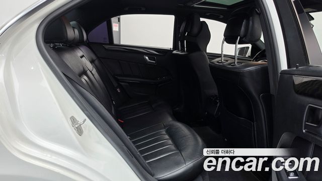 Mercedes-Benz E-Class 2014 — photo 12