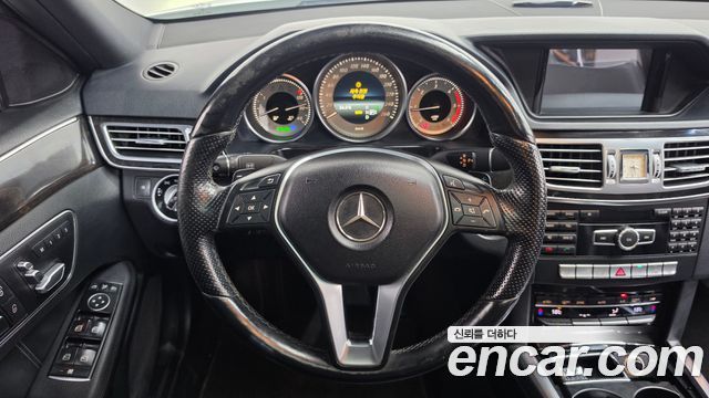 Mercedes-Benz E-Class 2014 — photo 13
