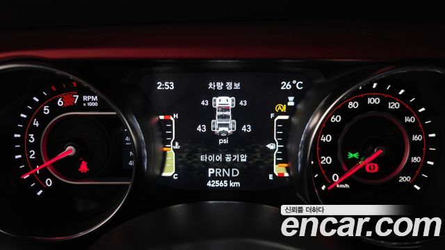 Jeep Wrangler 2021 — photo 11