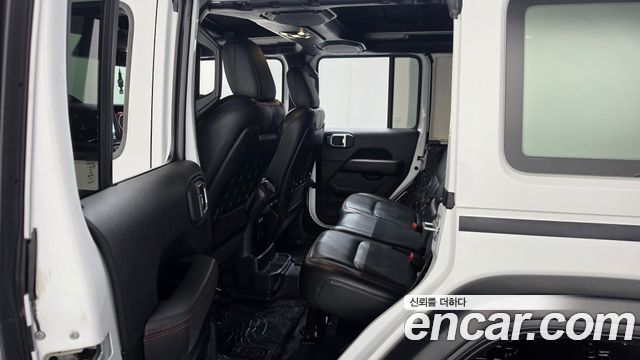 Jeep Wrangler 2021 — photo 17
