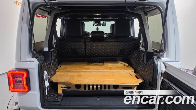 Jeep Wrangler 2021 — photo 21