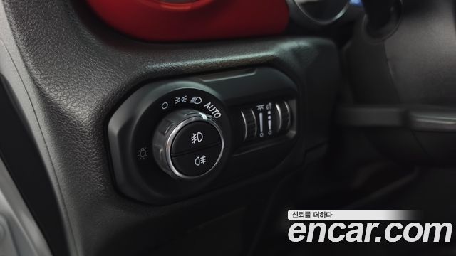 Jeep Wrangler 2021 — photo 23