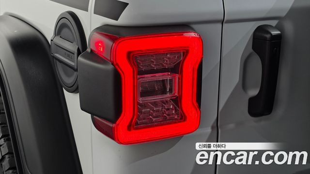 Jeep Wrangler 2021 — photo 9