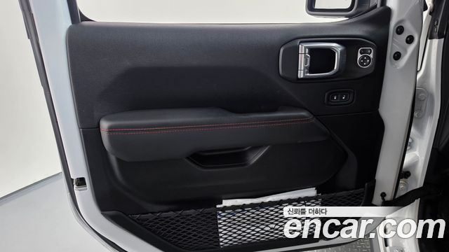 Jeep Wrangler 2021 — photo 14