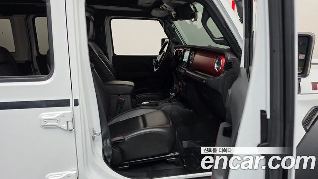Jeep Wrangler 2021 — photo 16