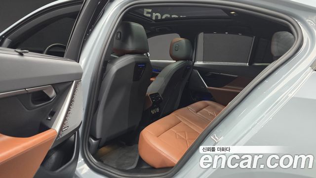 BMW 5-Series 2024 — photo 11