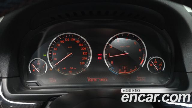 BMW 5-Series 2012 — photo 11