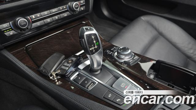 BMW 5-Series 2012 — photo 12