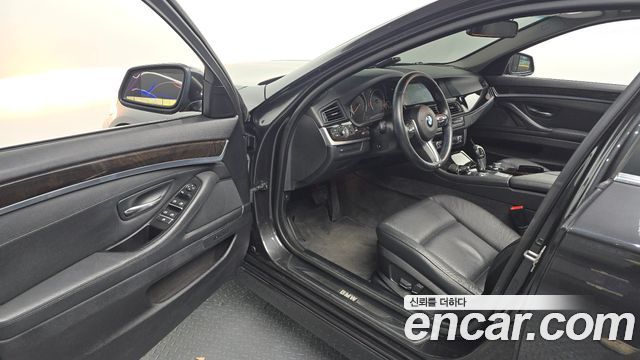 BMW 5-Series 2012 — photo 13