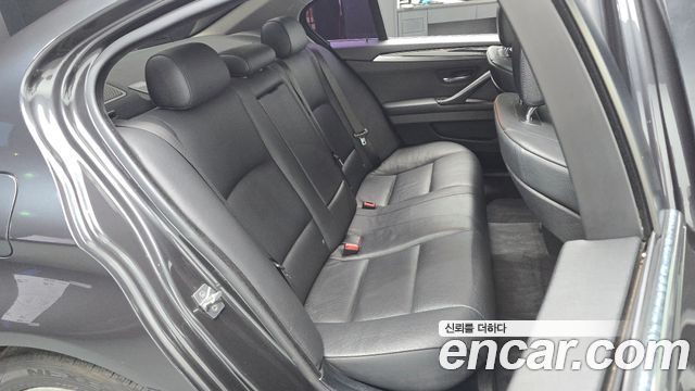 BMW 5-Series 2012 — photo 17
