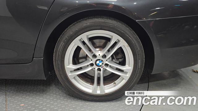 BMW 5-Series 2012 — photo 7