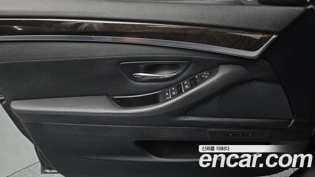 BMW 5-Series 2012 — photo 14