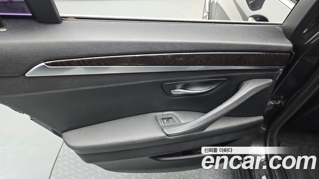 BMW 5-Series 2012 — photo 15