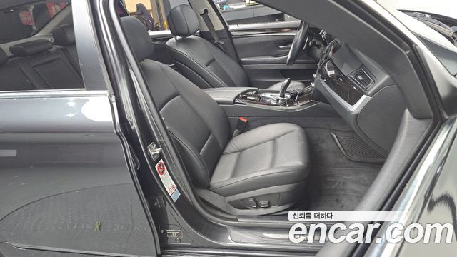 BMW 5-Series 2012 — photo 16