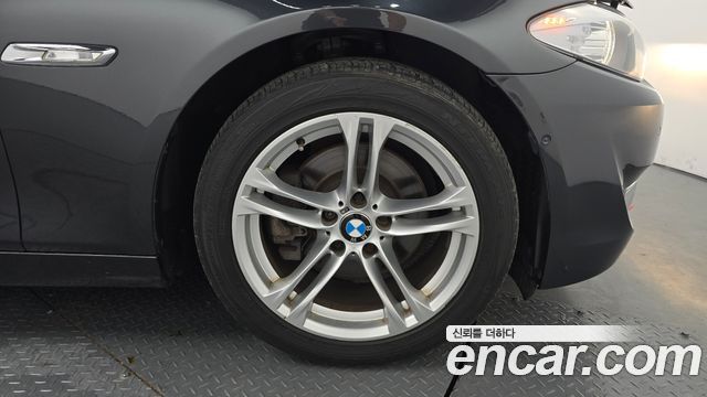 BMW 5-Series 2012 — photo 30