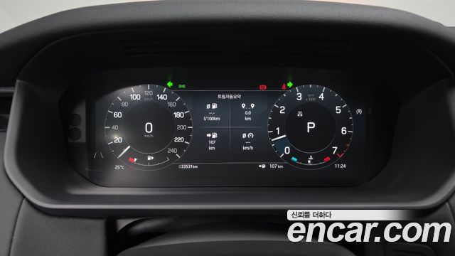 Land Rover Discovery 2023 — photo 11