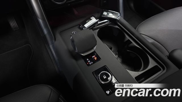 Land Rover Discovery 2023 — photo 12