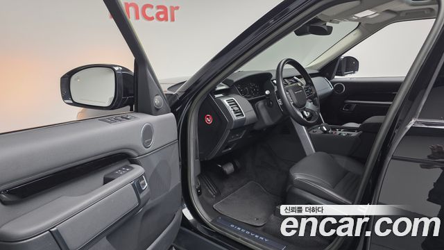 Land Rover Discovery 2023 — photo 13