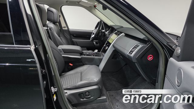 Land Rover Discovery 2023 — photo 17