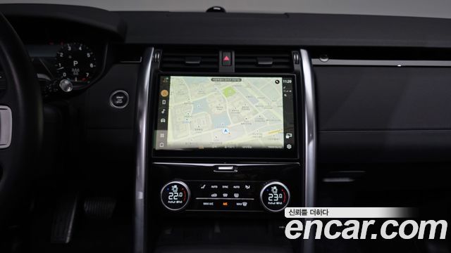 Land Rover Discovery 2023 — photo 20