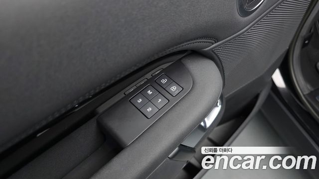 Land Rover Discovery 2023 — photo 23