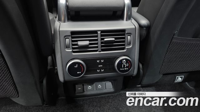 Land Rover Discovery 2023 — photo 24