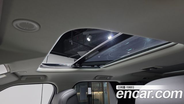 Land Rover Discovery 2023 — photo 25