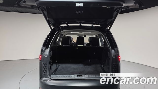 Land Rover Discovery 2023 — photo 26